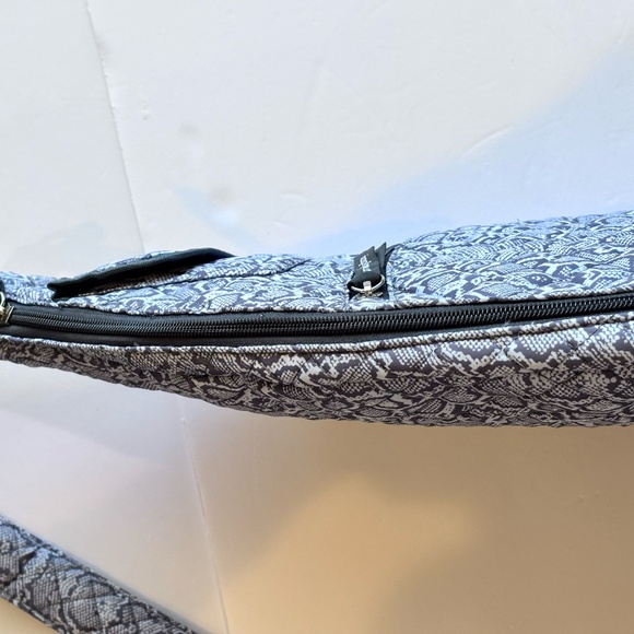 Simply Southern Sling Bag Backpack Purse Black Gray Pattern NWOT - Picture 9 of 12